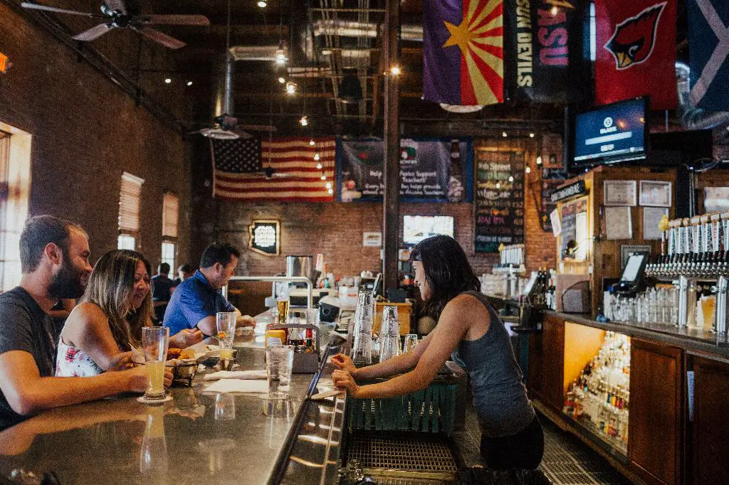 What Is The Difference Between Pale Ale And Blonde Ale?