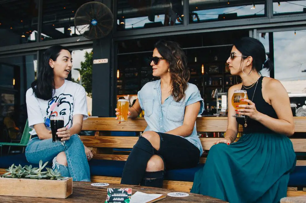 Who is on the free beer and hot wings show?||The show is hosted by Gregg "Free Beer" Daniels, Chris "Hot Wings" Michels, executive producer Steve McKiernan, producer Kelly Cheesborough and Maitlynn.