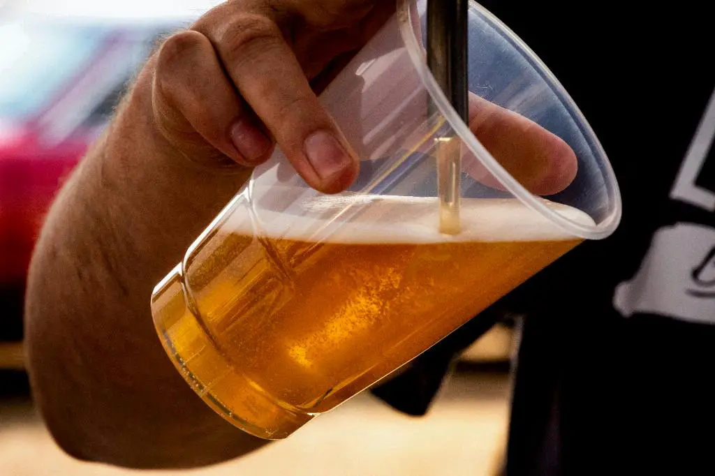 Who made Big Flats beer?||Contract brewing Genesee contract manufactures Mountain Brew Beer Ice, and Stew Brew for Stewart's Shops, along with Big Flats 1901 for Walgreens.
