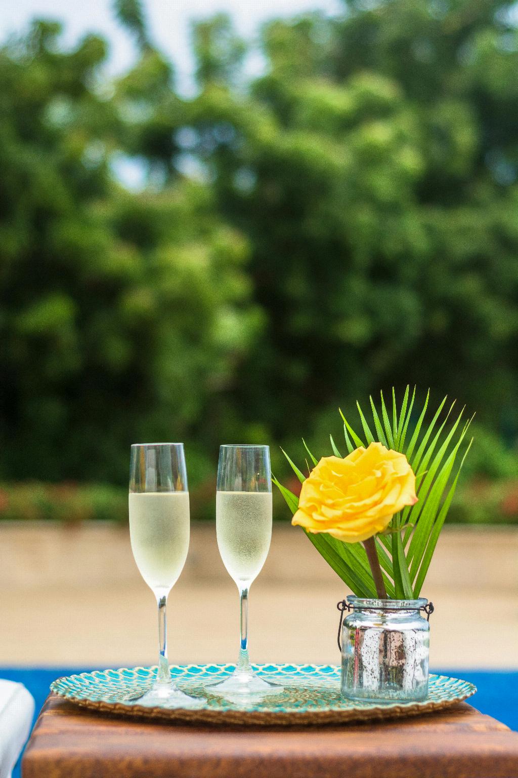 how-many-ounces-is-a-champagne-2024