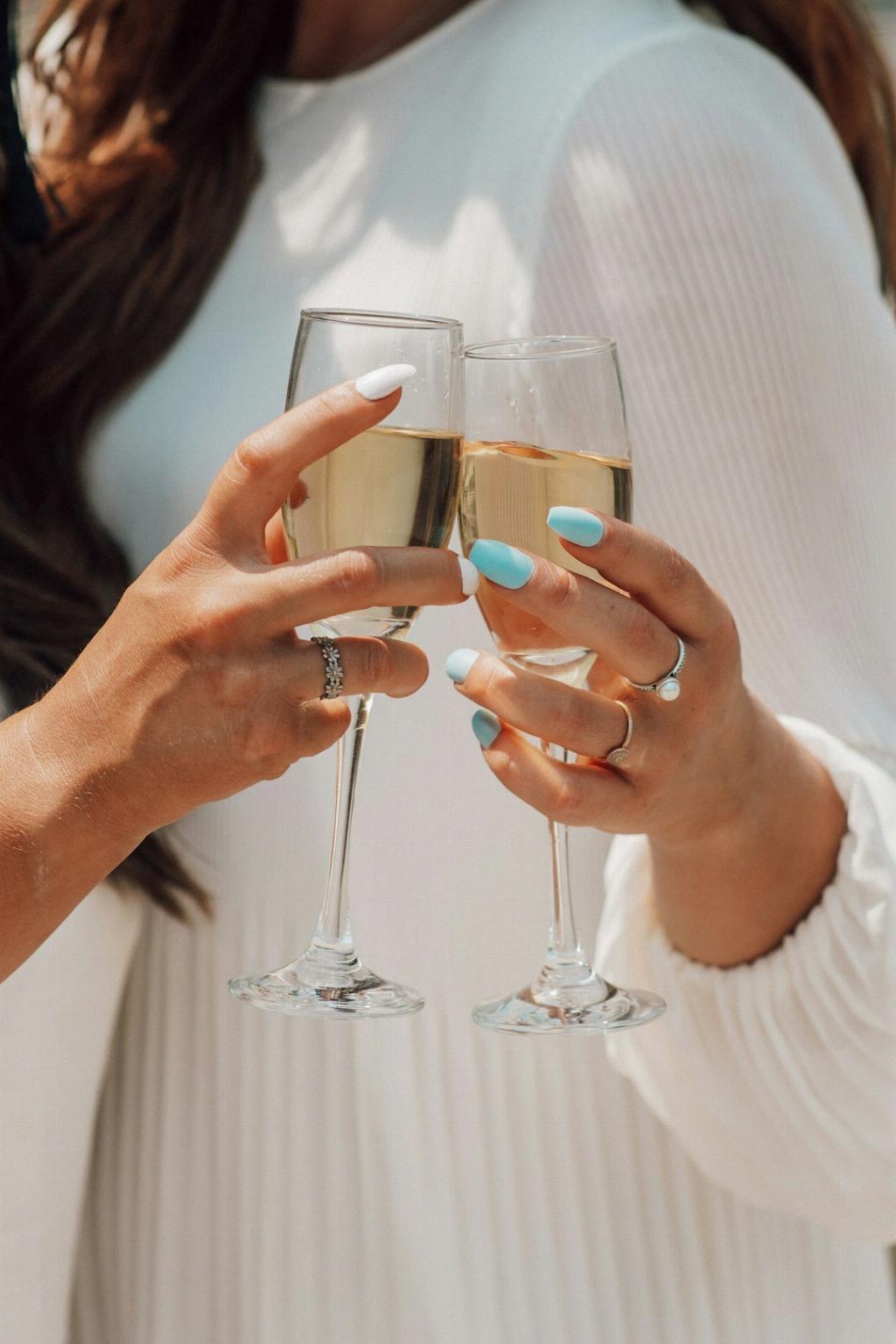 How Many Bottles Of Champagne For 40 People?