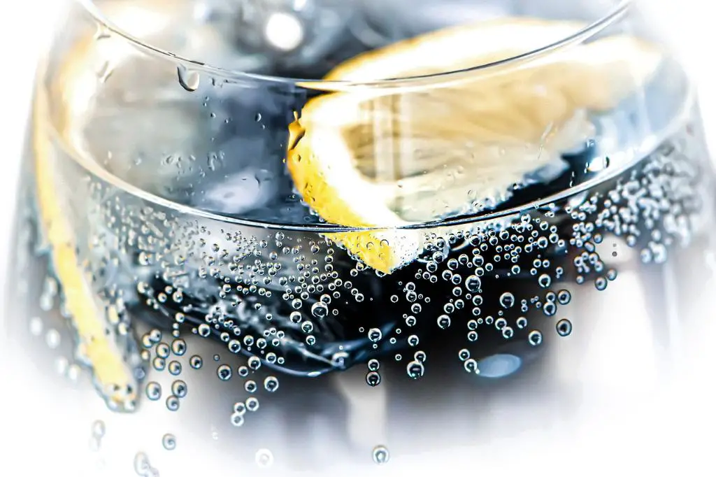 What Icelandic Gin Changes Color?