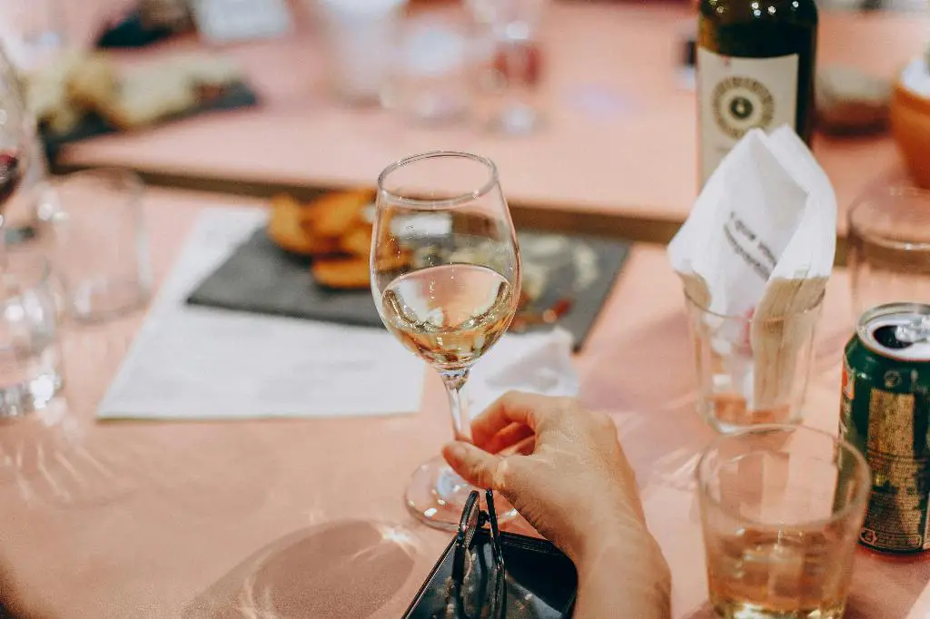 How Should I Dress For A Wine Party?
